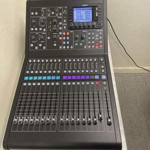 มิกเซอร์ดิจิตอล 32 ช่อง พร้อมฝาครอบป้องกัน สภาพดีเยี่ยม โต๊ะมิกซ์เสียงระดับมืออาชีพ - Product Image 1