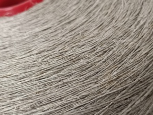 เส้นด้ายลินินธรรมชาติ 10/1 NM บนกรวยขนาดใหญ่ เหมาะสำหรับศิลปินสิ่งทอ เหมาะสำหรับการปั่นและทอผ้า - Product Image 3