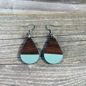 Pendientes de resina con purpurina verde, último diseño de moda a precio mayorista | Joyería hecha a mano de alta calidad - Product Image 2