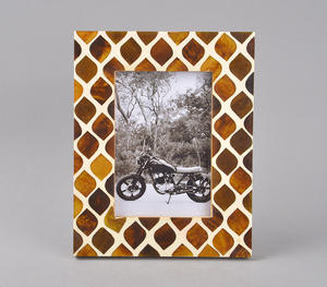 Lujoso marco de fotos con patrón geométrico de carey, acabado ámbar y marrón, pantalla de escritorio, elegante Escritorio de oficina en casa - Product Image 5