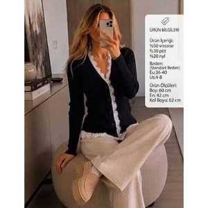 Suéter de punto suave con cuello en V, encaje y botones - Negro - Product Image 4