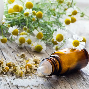 Huile de Camomille Allemande 100% Pure de Qualité Supérieure, Distillée à la Vapeur, avec un Arôme Doux et Frais, pour l'Aromathérapie, les Soins de la Peau et la Beauté, Bon Prix - Product Image 3