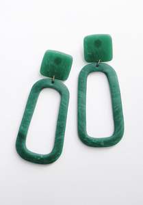 Boucles d'oreilles en résine d'ange artisanales avec des mélanges de couleurs Pantone multicolores, des fleurs et des paillettes pour un port quotidien élégant et un look élégant - Product Image 4