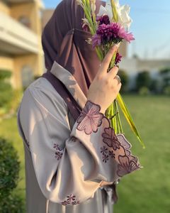 ชุดเดรสอาบายะสำหรับผู้หญิงชุดเดรสดูไบแบบเรียบง่ายปักด้วยมือหรูหราผ้าระบายอากาศได้ดี - Product Image 2