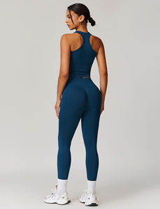 Ensemble de yoga léger et respirant pour femmes, 2 pièces, en spandex/nylon, vêtements de sport, taille élastique, séchage rapide, fabriqué au Pakistan - Product Image 5