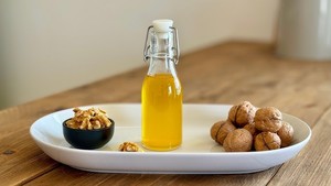 Hot Selling High Content High Purity Refined Food Grade Walnut Oil With Certificated Walnut Oil Better Price for Food Supplement - Product Image 5