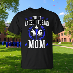T-shirt per la mamma della valedictorian 2025: Orgogliosa mamma della classe del 2025 per il giorno della laurea - Product Image 3