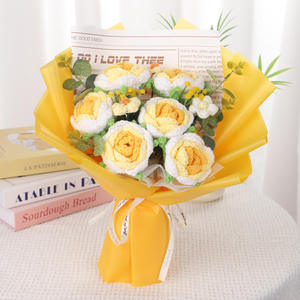 Ramo de Rosas Tejido a Crochet, Regalo Creativo para el Día de San Valentín, Flores Artificiales Tejidas - Product Image 3