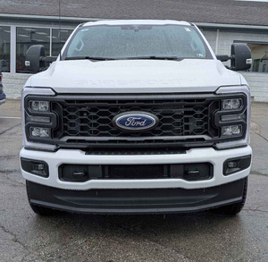 Ford Super Duty F-350 SRW 4WD Extended Cab Pickup 2026, moteur diesel V8 de 6,8 L standard, 405 chevaux - Product Image 1