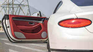 2025 >8L SUV de 5 Plazas con Volante a la Izquierda, Asientos de Cuero, Techo Solar Panorámico Automático, Cámara Trasera 360, Pantalla Táctil, Vehículo Usado en Excelentes Condiciones - Product Image 5