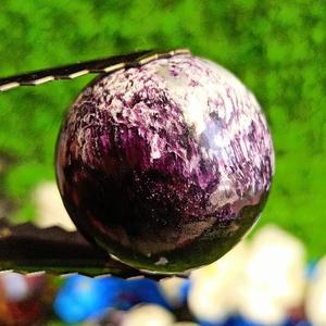 Precio al por mayor Bola de cristal natural Kammereite Piedra preciosa Esfera Piedra Decoración para el hogar Regalo Curación Cuarzo Chakra Piedras preciosas sueltas - Product Image 5