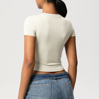 Haut de Pilates décontracté à séchage rapide en nylon double face T-shirt de sport à manches courtes pour la course à pied et le fitness.