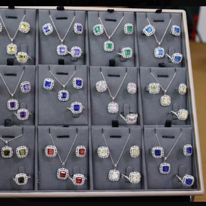 Vente en gros de collier avec pendentif en zircon cubique tendance en argent sterling 925 de haute qualité bijoux pour femmes et filles - Product Image 1