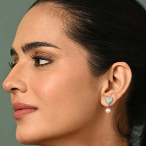 Boucles d'oreilles pendantes en forme de cœur en perles roses argentées, accessoire de bijouterie élégant et tendance - Product Image 3