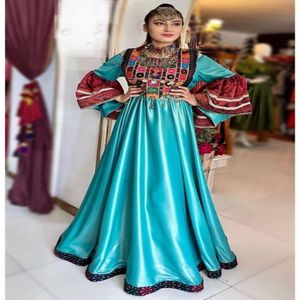 Ropa de fiesta y ropa de boda Estilo simple y moderno Las mujeres culturales tribales afganas usan vestidos confeccionados Precio al por mayor personalizado - Product Image 2