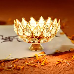 Gomedh Art Deco Crystal Pyali Diya Lámpara de aceite de latón de tamaño pequeño hecha a mano Linterna de metal decorativa para esculturas de Diwali Jyot - Product Image 4