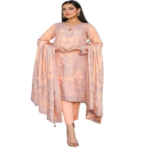 Trajes de Lana Color Durazno de 3 Piezas para Mujer, Estilo Pakistaní e Indio, con Bordado Intenso, Diseño Étnico Moderno, Marca Rangeen, Gran Venta, Marca Bin Hameed - Product Image 1