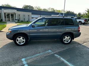 โตโยต้า ไฮแลนเดอร์ ลิมิเต็ด V6 AWD ปี 2007 / มีจำหน่ายพร้อมขาย ไมล์น้อย เครื่องยนต์เบนซิน / รถใช้แล้วสภาพดี ไม่มีอุบัติเหตุ - Product Image 3