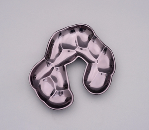 Plateau de service en bois fabriqué à la main avec poignées de feuille en laiton antique Long plateau de collation et de fruits décoratif - Product Image 2