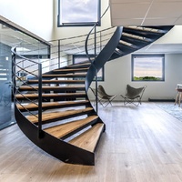 Escalier en colimaçon flottant moderne Anewson avec garde-corps en verre, construction en bois massif durable, utilisation intérieure pour villa