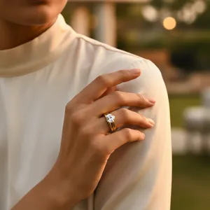 Bague de fiançailles unisexe en argent 925 plaqué or jaune, pierre naturelle ronde taille brillant, sertissage classique à griffes - Product Image 1