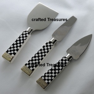 Service à fromage avec logo personnalisé avec manche en bois Couteaux à beurre et à crème en acier inoxydable de 3 pièces Outils de coutellerie à fromage à épandre - Product Image 2