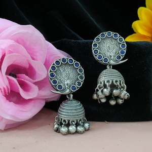 Pendientes colgantes étnicos Jhumki de metal Premium con acabado antiguo para bodas, festivales y uso diario para mujeres - Product Image 5
