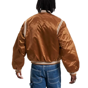 Blouson bombardier d'hiver en satin de soie marron pour hommes avec col montant et bordure côtelée et bouton pression baseball à l'avant - Product Image 2