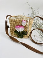 Mewah modis desain trendi Handwoven air ramah lingkungan Hyacinth Satchel Vietnam buatan tangan dua bunga penutupan Lace-Up 1L