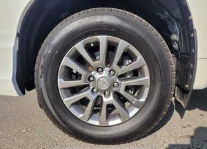 Toyota Land Cruiser Prado 2019 / Disponible à la vente avec faible kilométrage, moteur essence, véhicule bien entretenu et sans accidents - Product Image 5