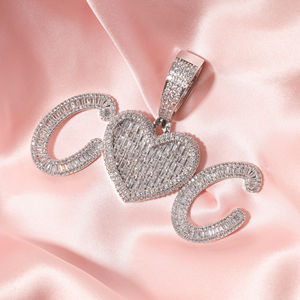 Collier pendentif en forme de cœur en diamant plaqué or blanc 14 carats Baguette pour hommes et femmes Style hip-hop glacé - Product Image 2