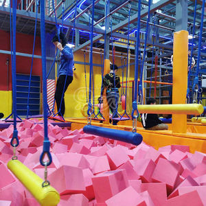 Terrain de jeu intérieur de saut de lit de <span class=keywords><strong>trampoline</strong></span> de <span class=keywords><strong>fitness</strong></span> personnalisé Ninja Warrior parcours d'obstacles pour enfants - Product Image 2