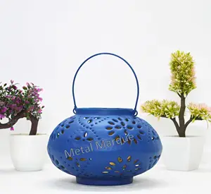 Blue Powder Coating Flower incisione lanterna appesa Handi Cutout Flower Pattern lanterna in metallo lanterna decorativa per la casa