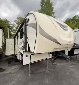 2025 2024 2026 S-t-a-r-c-r-a-f-t Solstice S-u-p-e-r L-i-t-e 28TSI Rvs Camper Motorhomes Travel Trailer - Product Image 1