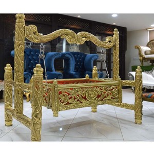 Cuna Elegante de Madera de Teca Pulida Dorada Real con Diseño Ligero para Decoración del Hogar - Product Image 1