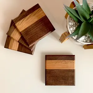 Posavasos de madera hechos a mano Posavasos de nogal negro sólido y madera de arce Posavasos de nogal cuadrados para decoración del hogar - Product Image 2