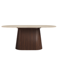 Table de salle à manger de cuisine moderne avec base en bois de manguier massif à motif cannelé, finition noyer, forme ovale, couleur beige, plateau naturel