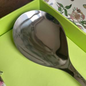 Serveur de salade luxueux en acier inoxydable avec poignée en résine pour l'emballage domestique et cadeau fabriqué à la main en Inde - Product Image 4