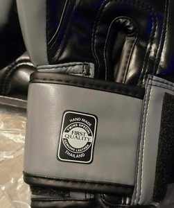 Guantes profesionales de kick boxing, guantes de boxeo de combate gemelos, guantes de entrenamiento antideslizantes de cuero de alta calidad, guantes de entrenamiento de cuero de calidad superior - Product Image 3