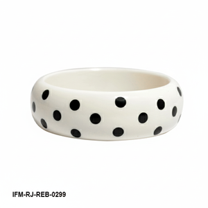 Brazalete de Resina Hecho a Mano con Diseño de Lunares Blancos y Negros para Mujer - Product Image 4
