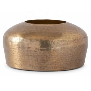 Vase à fleurs en aluminium vintage, pièce maîtresse décorative élégante faite à la main pour table à manger de salon et décor de bureau - Product Image 5