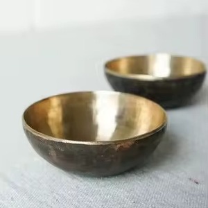 Bol en métal pour le chocolat, assurant un stockage et un service sûrs des bonbons, des fruits secs et des chocolats assortis - Product Image 2