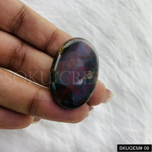 Bijoux de pierres précieuses en agate libre de sang créés en laboratoire, polis à la main avec une forme mixte pour la fabrication de bijoux - Product Image 4