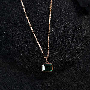 Collar con Colgante Celia de Plata de Ley 925 CLARA, Corte Esmeralda, Patrón Geométrico de Diamantes, Engaste de Bisel, Rodio, Oro de 14K, para Regalo - Product Image 3