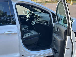 Paci-fica Hyb-rid Tour-ing L LHD 2022 d'occasion en bon état - Product Image 2