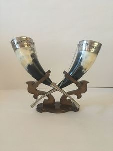 Taza de cerámica de cuerno vikingo festivo hecho a mano para hidromiel y cerveza para fiestas navideñas y alegrías navideñas - Product Image 5