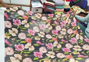 Estampado digital en georgette con trabajo de diamantes. Eleva tu colección de moda con nuestra tela de georgette premium, que ofrece colores vibrantes. - Product Image 5