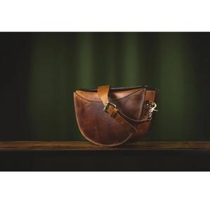 Sac à main de style sac à main en cuir personnalisé à la demande avec finition polie et poches intérieures disponibles au prix d'exportation - Product Image 1