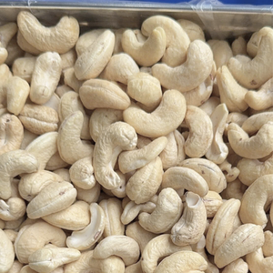 Usine Directement Santigo Usine Vietnam W240 W450 W320 Prix de vente international de noix de cajou avec emballage personnalisé - Product Image 1