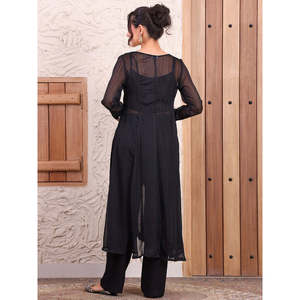 Ensemble coordonné décontracté pour femmes en georgette pure noire, style indo-occidental, 2 pièces, shorts - Tailles XS à 3XL - Product Image 4
